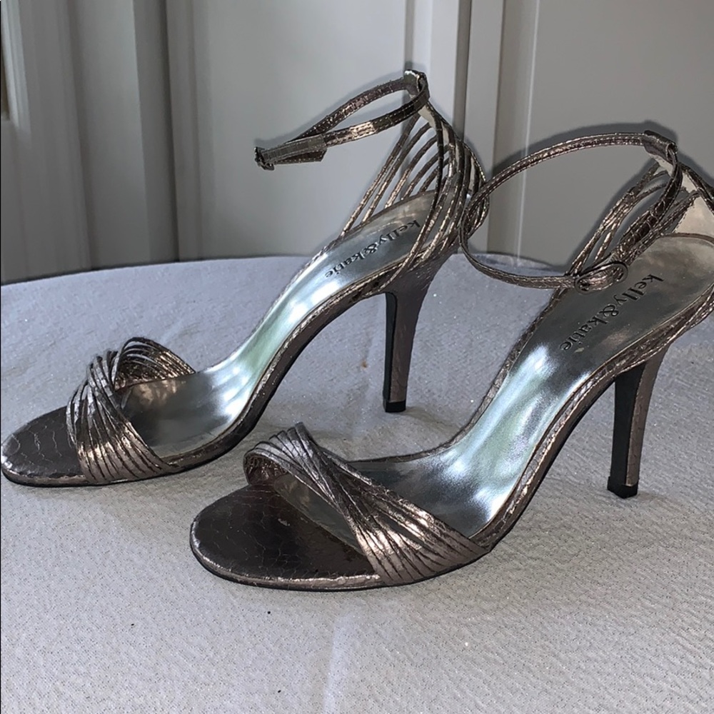 Kelly and Katie Platinum Ankle Strap Pump size 9W